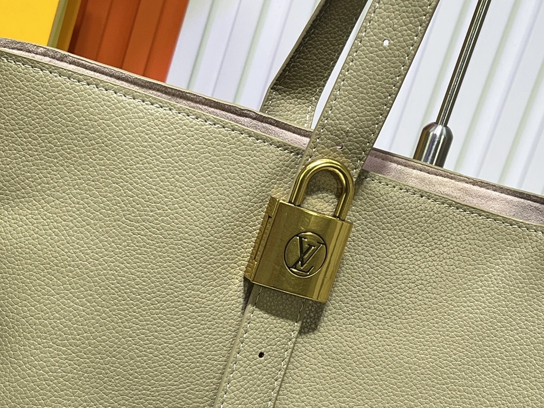 Louis Vuitton AAA Quality Shoulder Bags For Women Efficient 925 - Image 5