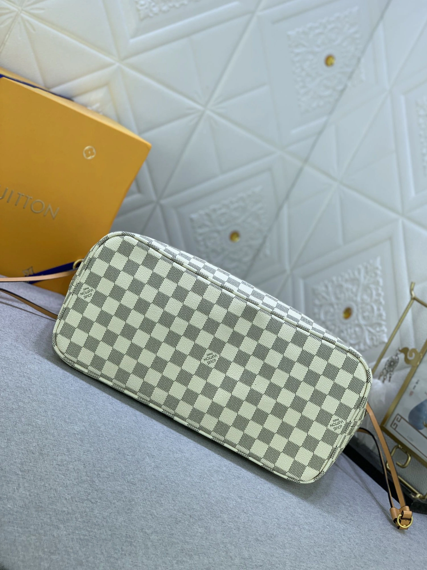 Louis Vuitton AAA Quality Shoulder Bags For Women EyeCatching 5833 - Image 3