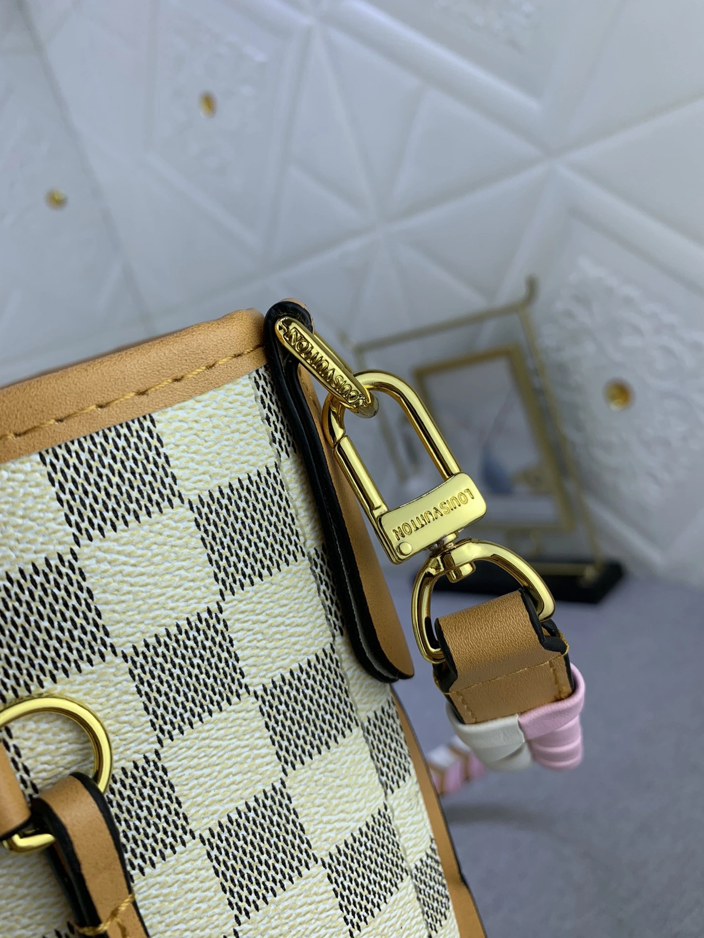 Louis Vuitton AAA Quality Shoulder Bags For Women EyeCatching 5833 - Image 6