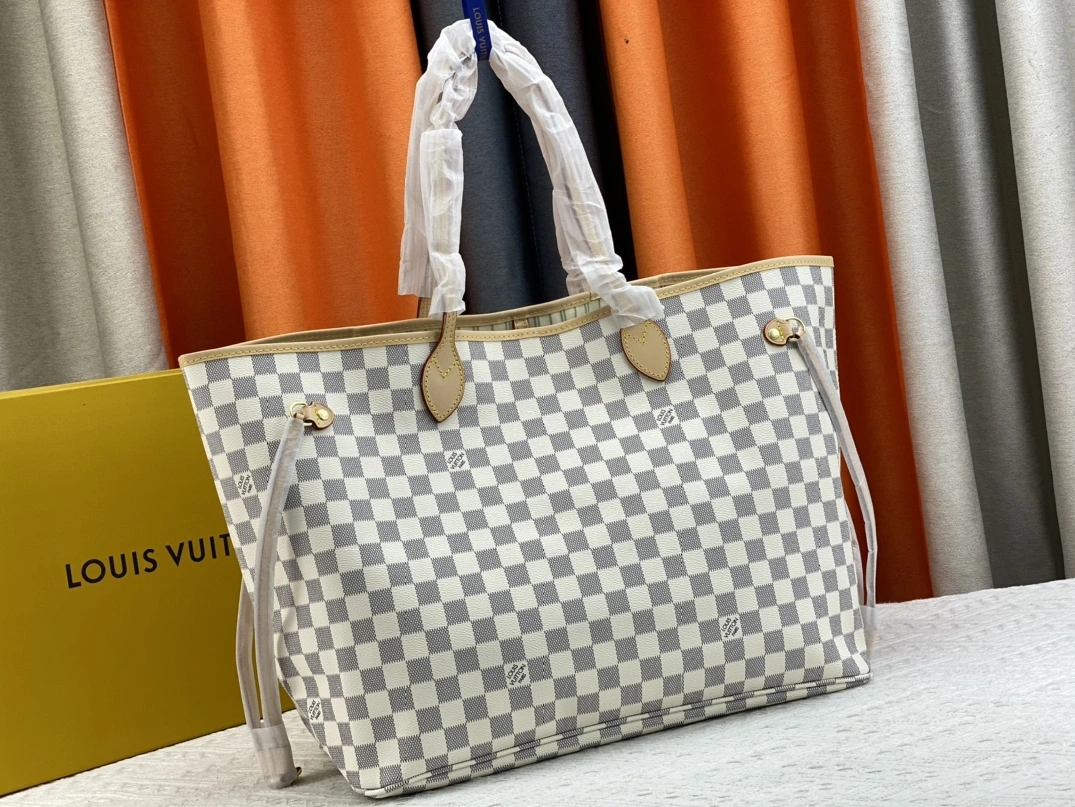 Louis Vuitton AAA Quality Shoulder Bags For Women Flexible 6739
