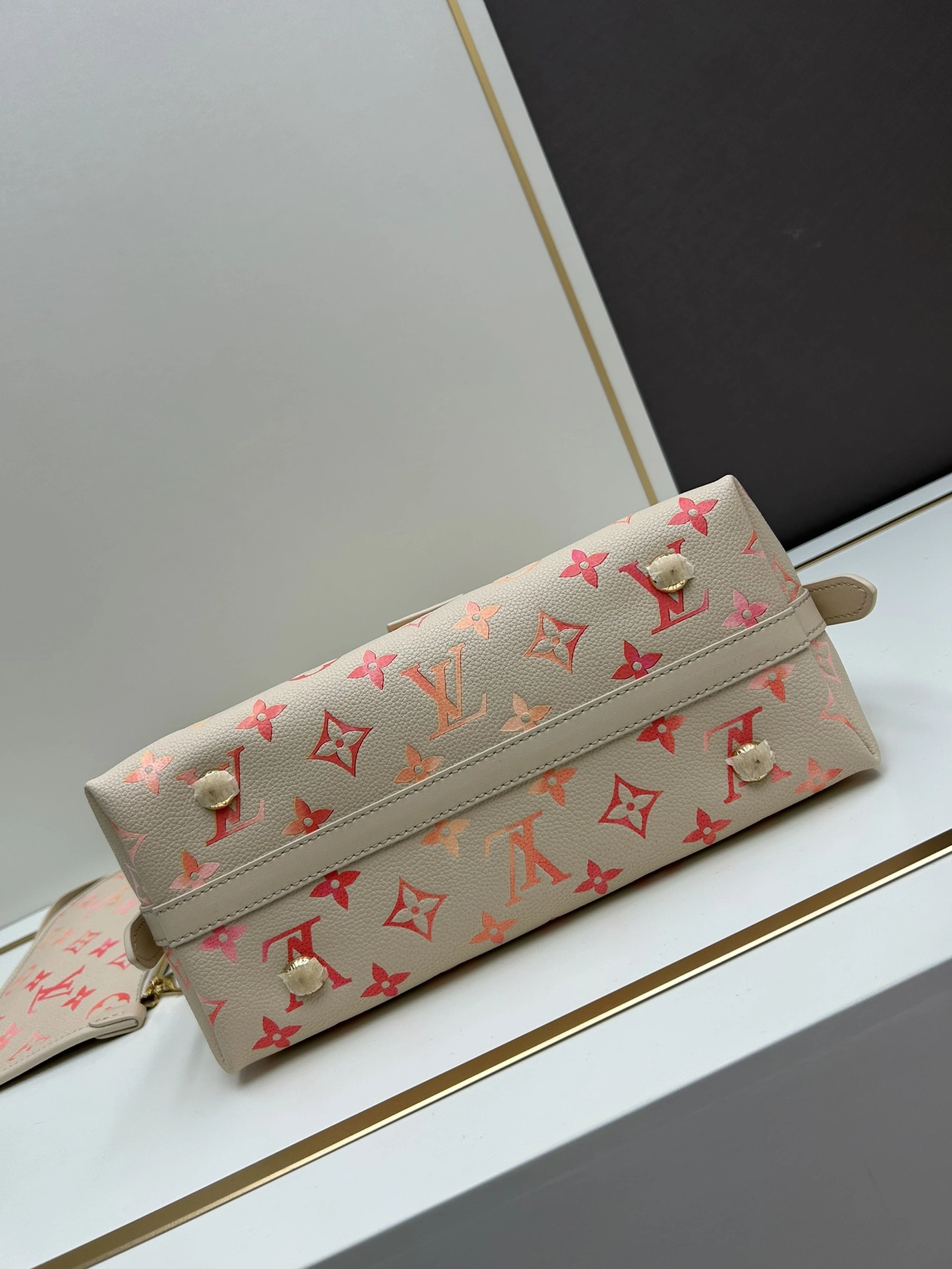 Louis Vuitton AAA Quality Shoulder Bags For Women HighQuality 8556 - Image 6