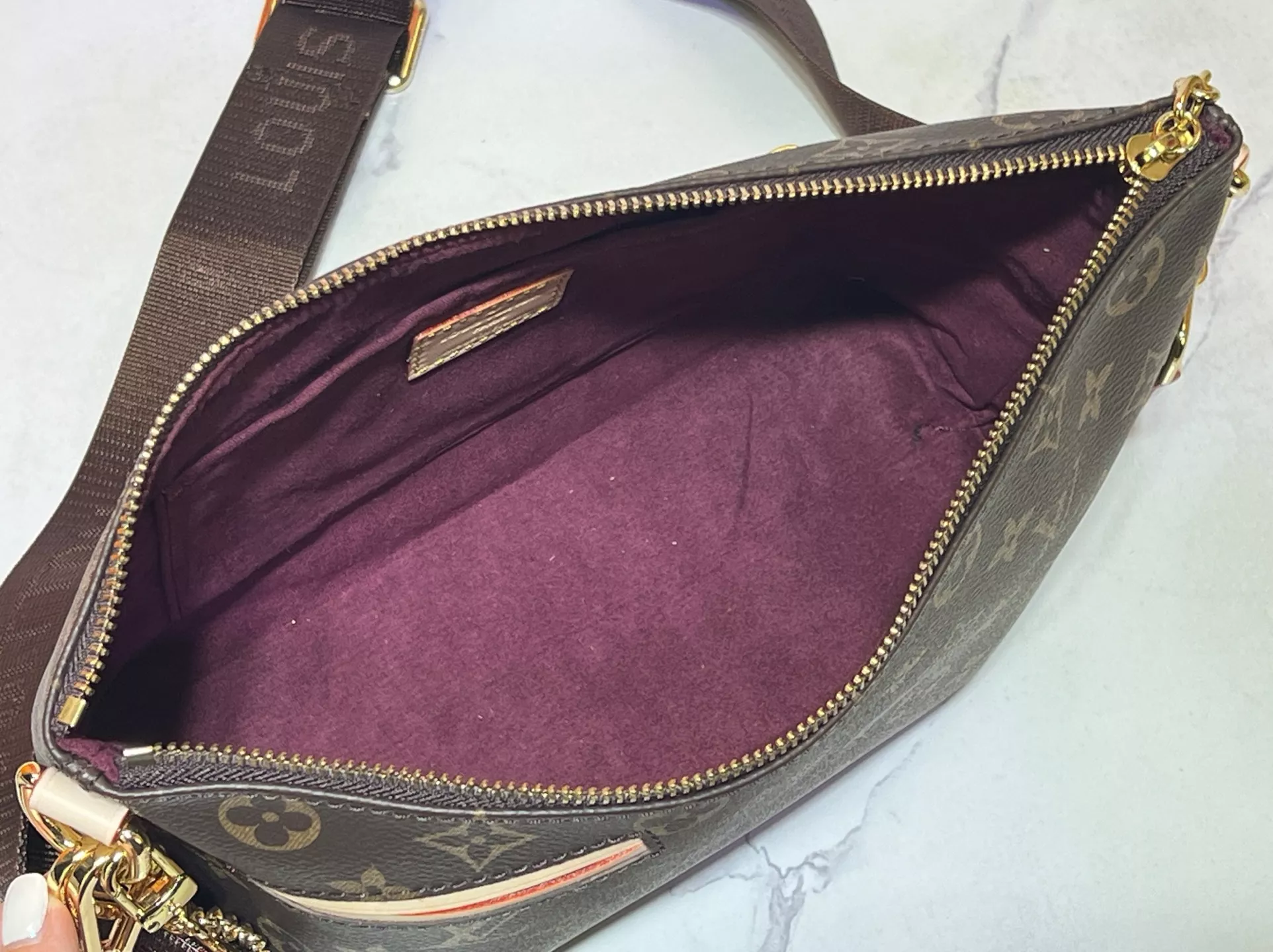 Louis Vuitton AAA Quality Shoulder Bags For Women Sophisticated 1979 - Image 8