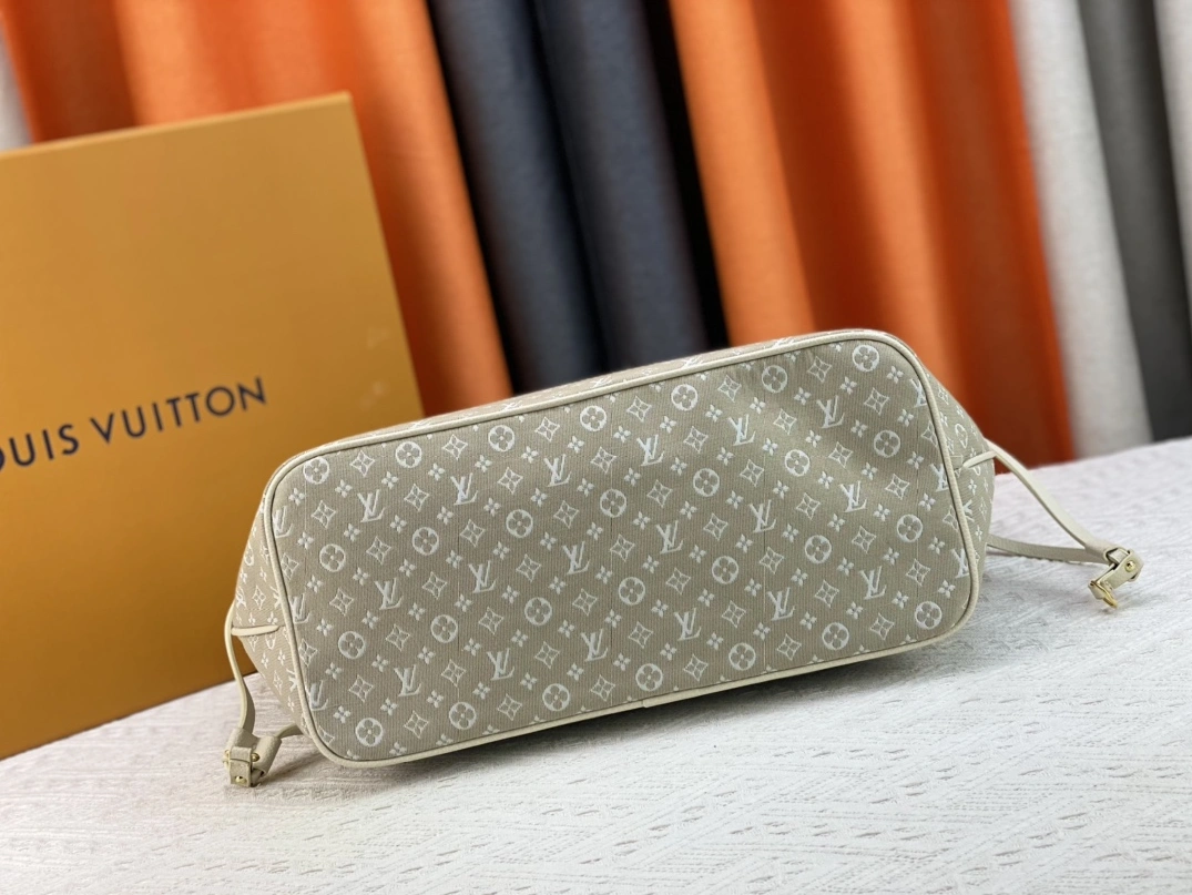 Louis Vuitton AAA Quality Shoulder Bags For Women WellDesigned 3162 - Image 5