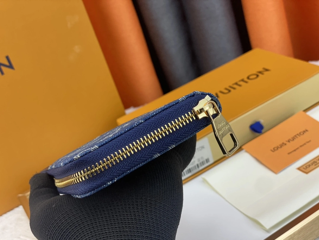 Louis Vuitton AAA Quality Wallets Compact 7911 - Image 4