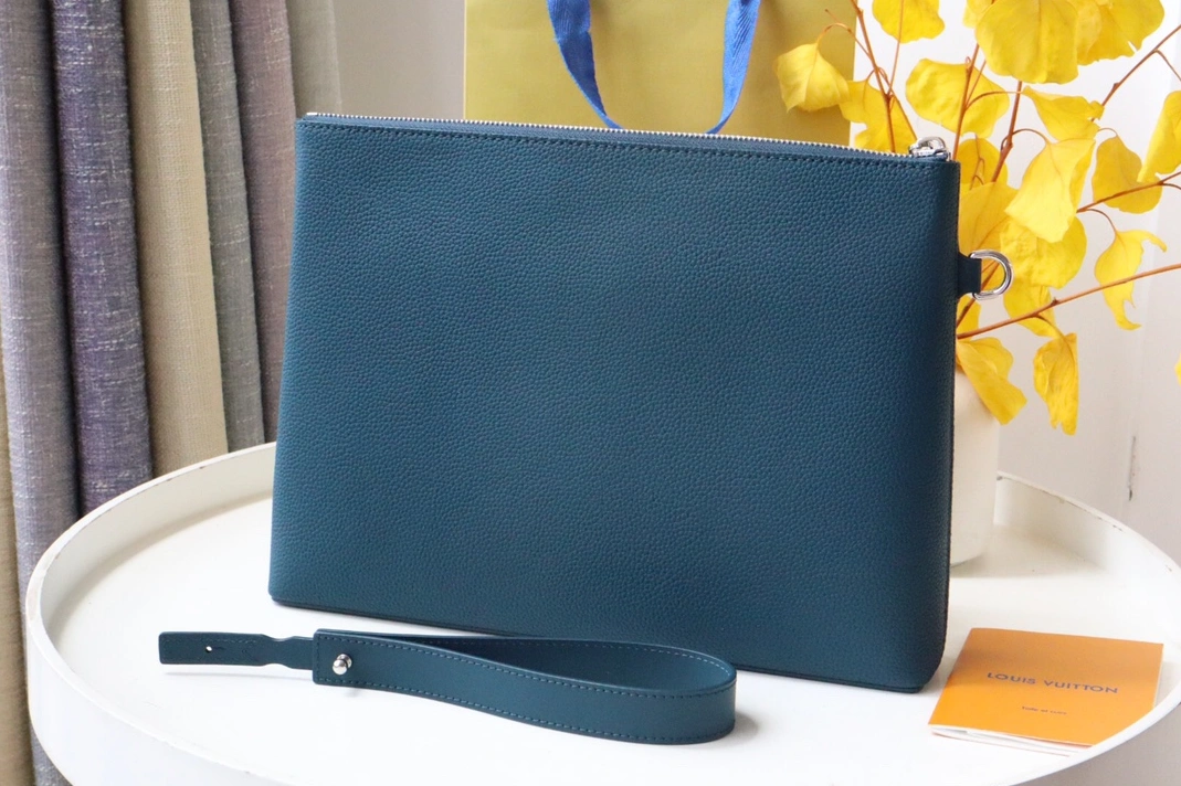 Louis Vuitton AAA Quality Wallets For Unisex Stylish 7246