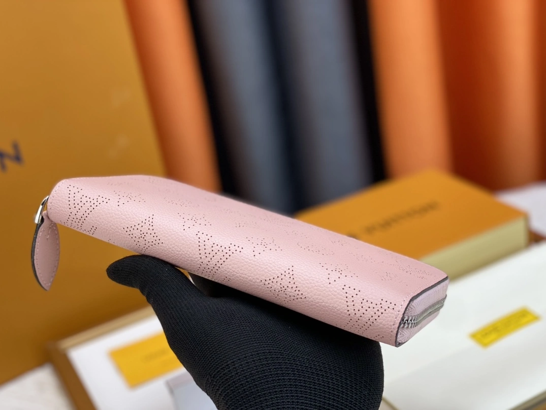 Louis Vuitton AAA Quality Wallets For Women GoAnywhere 8363 - Image 3