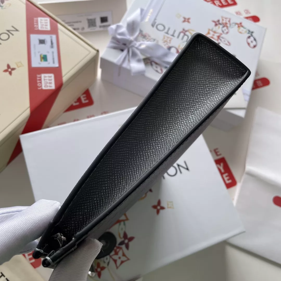 Louis Vuitton AAA Quality Wallets Lightweight 927 - Image 6