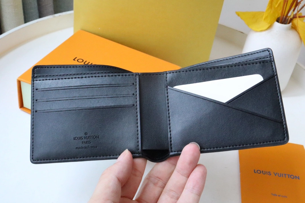 Louis Vuitton AAA Quality Wallets Modern 2004 - Image 4