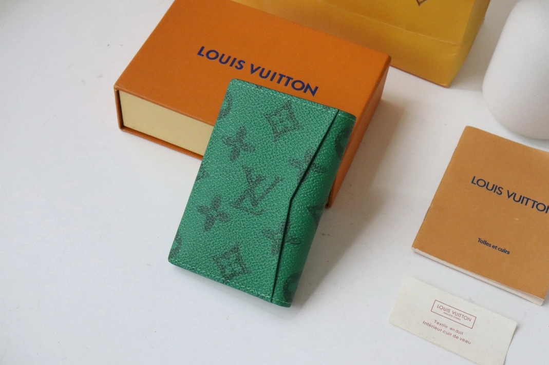 Louis Vuitton AAA Quality Wallets Sleek 232