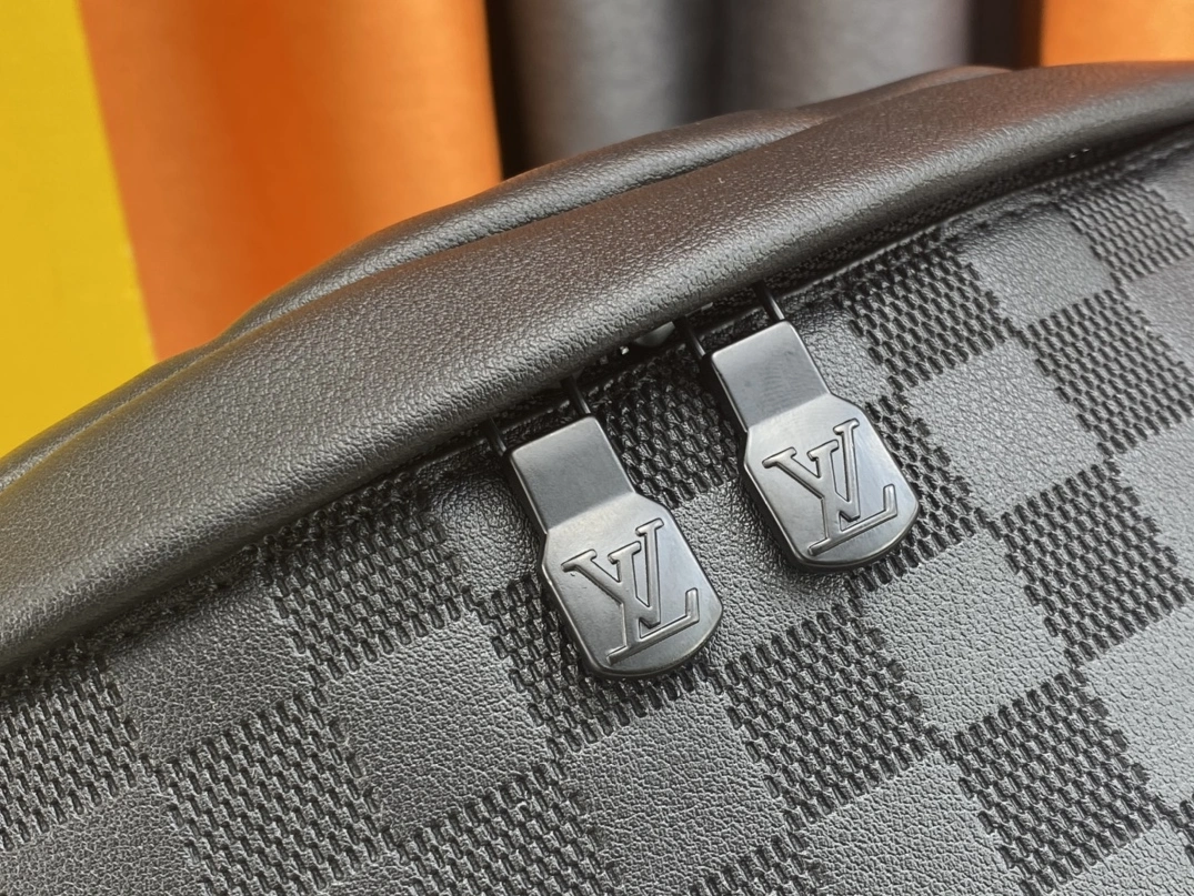 Louis Vuitton LV AAA Quality Belt Bags For Unisex Fashionable 3059 - Image 4