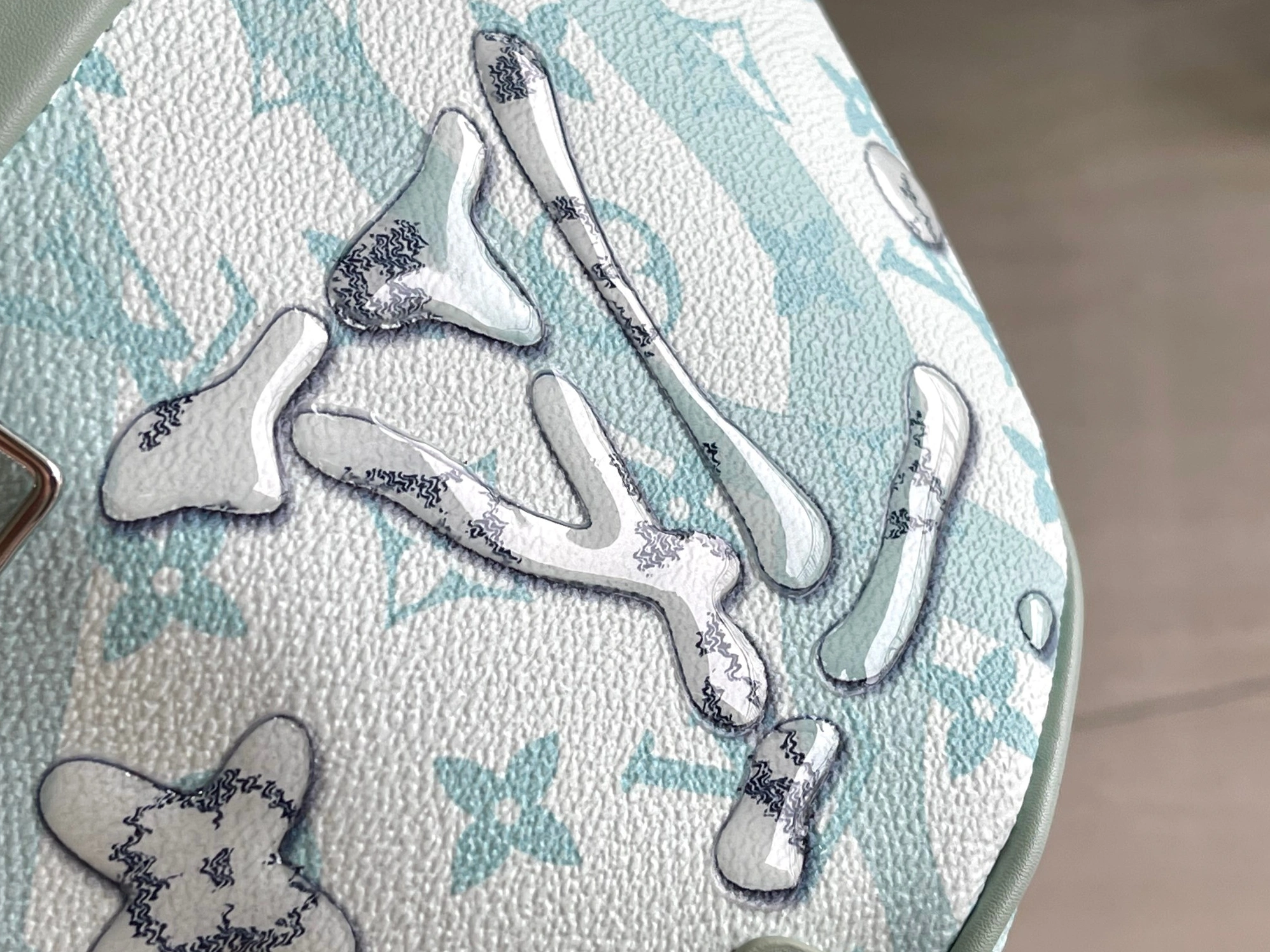 Louis Vuitton LV AAA Quality Belt Bags Refined 5355 - Image 4