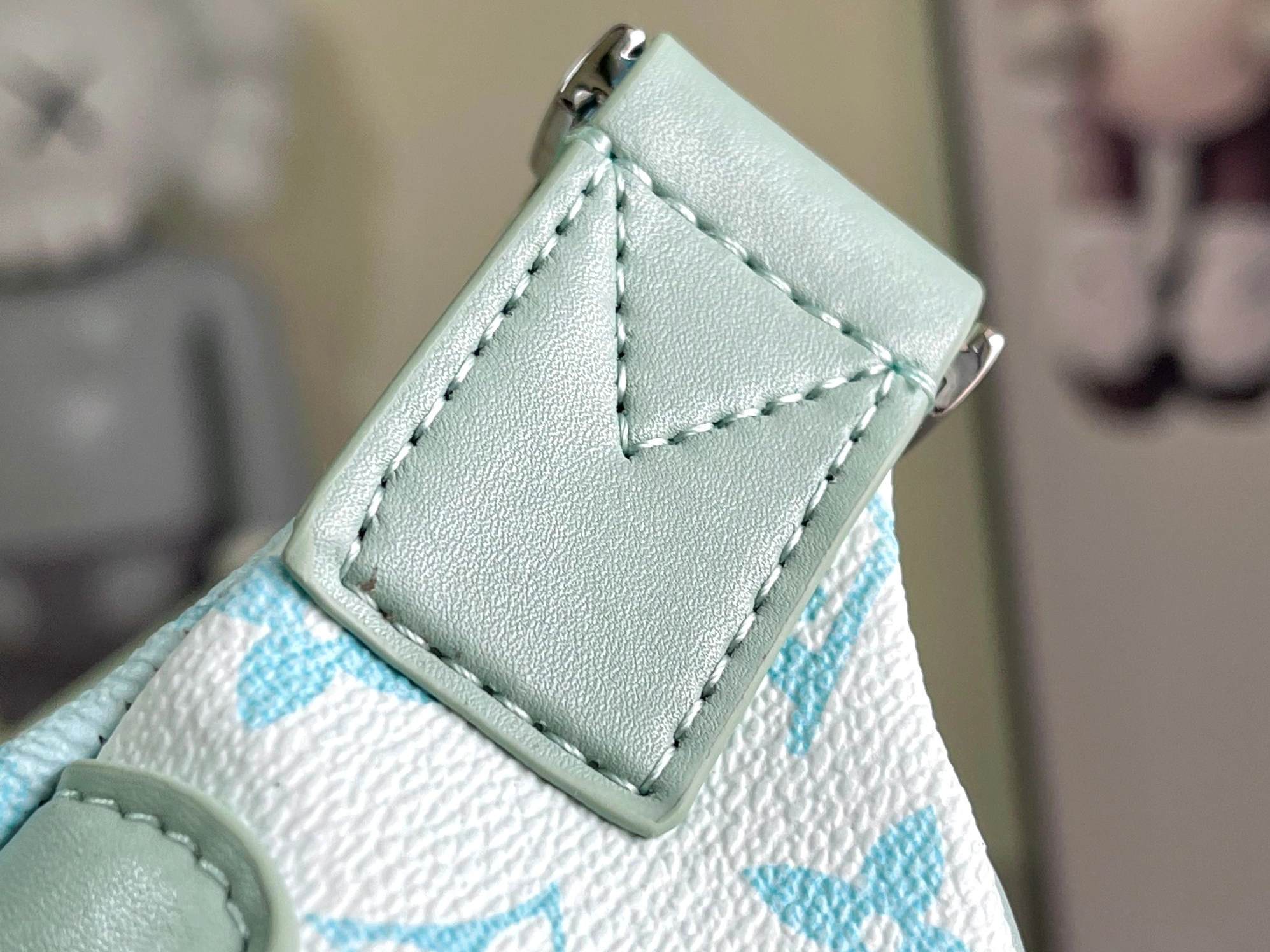 Louis Vuitton LV AAA Quality Belt Bags Refined 5355 - Image 6