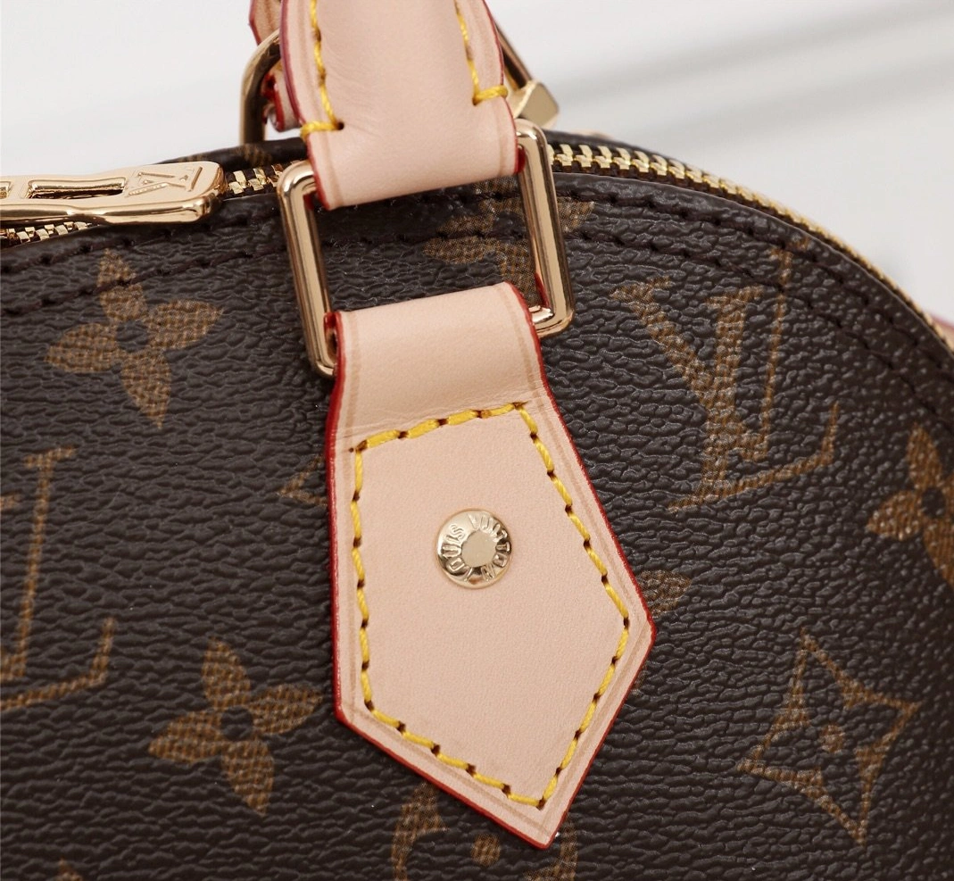 Louis Vuitton LV AAA Quality Messenger Bags For Women Breathable 5712 - Image 4