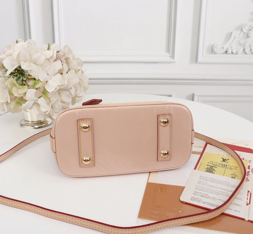 Louis Vuitton LV AAA Quality Messenger Bags For Women Breathable 5712 - Image 6