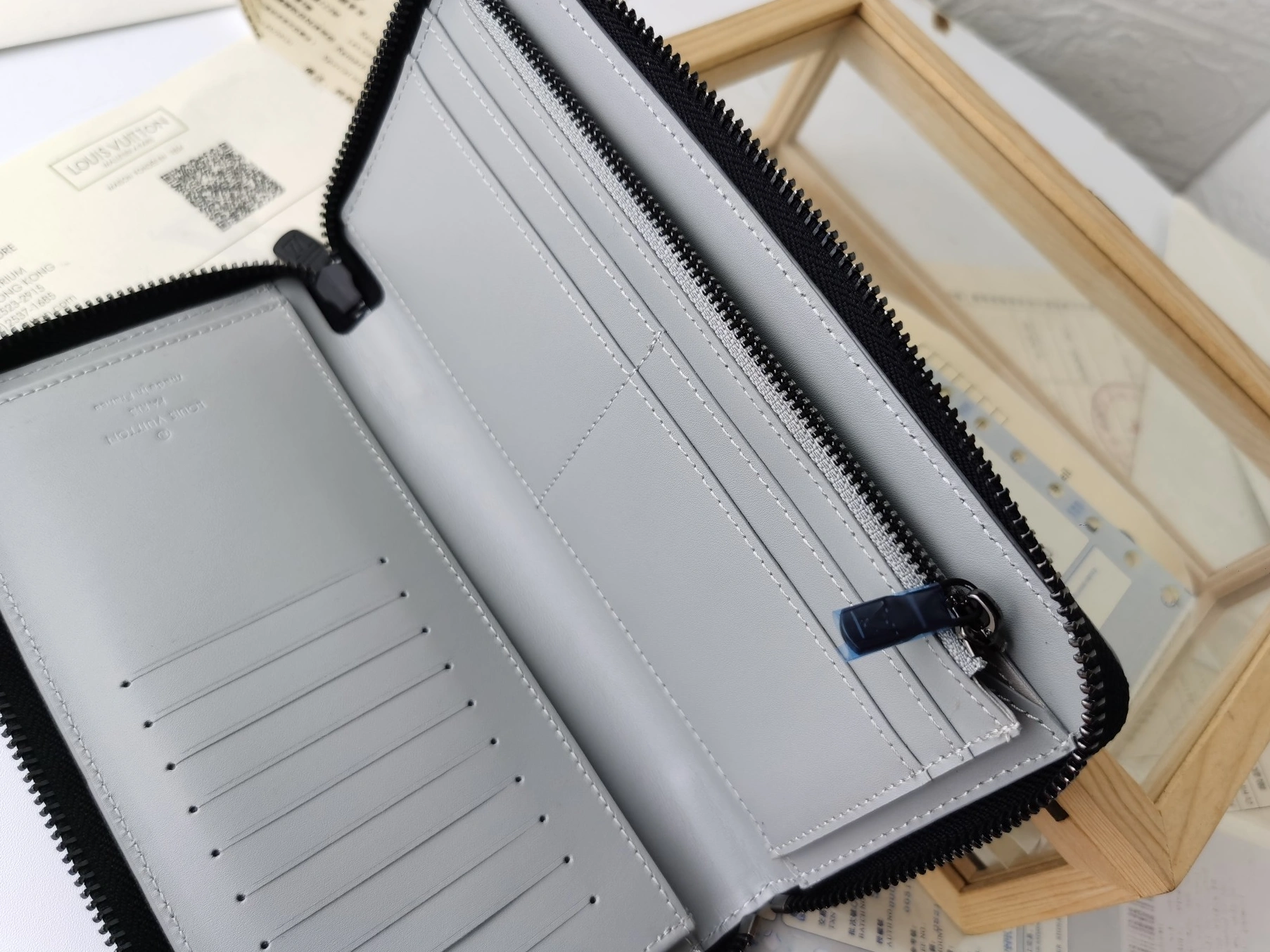 Louis Vuitton LV Card Case For Unisex Sleek 5159 - Image 7