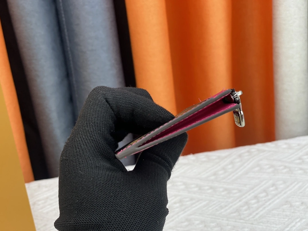 Louis Vuitton LV Card Case For Women Fashionable 7118 - Image 5