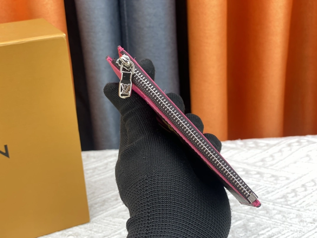 Louis Vuitton LV Card Case For Women Fashionable 7118 - Image 6