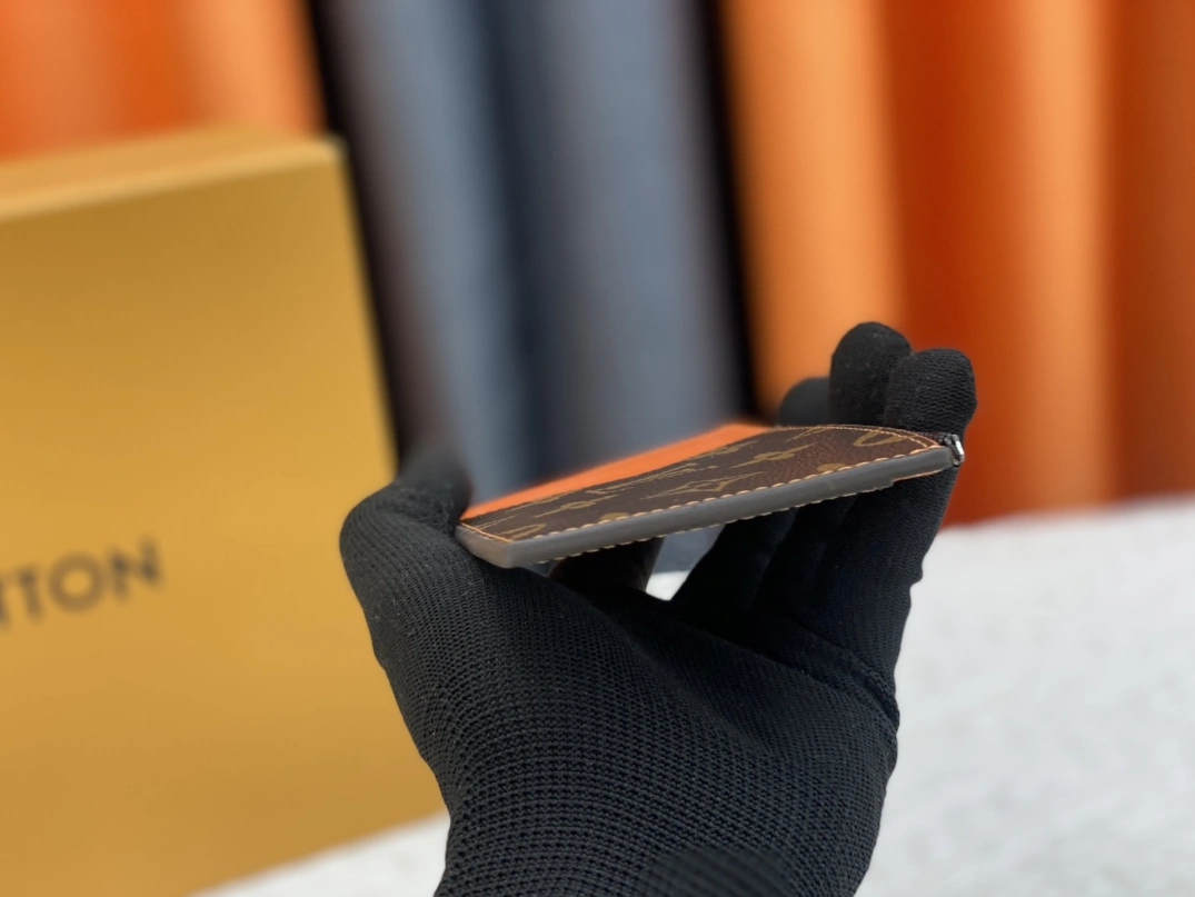 Louis Vuitton LV Card Case For Women Practical 1370 - Image 5