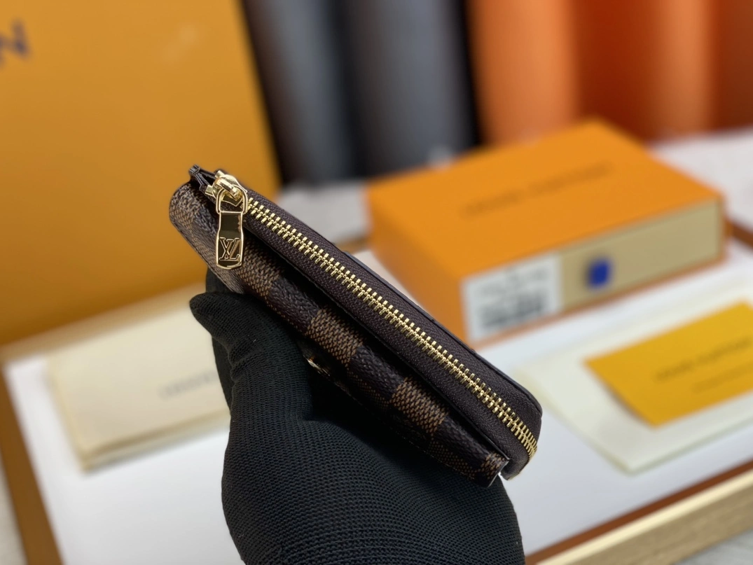 Louis Vuitton LV Card Case For Women Versatile 658 - Image 3