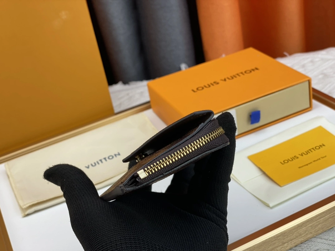 Louis Vuitton LV Card Case For Women Versatile 658 - Image 4