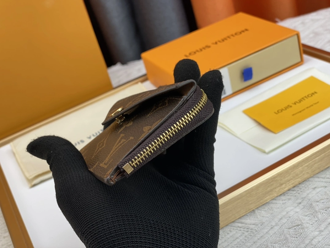 Louis Vuitton LV Card Case In Brown For Women Fashionable 9919 - Image 4