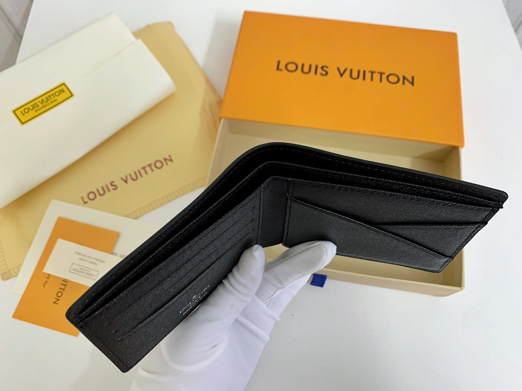 Louis Vuitton LV Wallets For Unisex Lightweight 1604 - Image 5