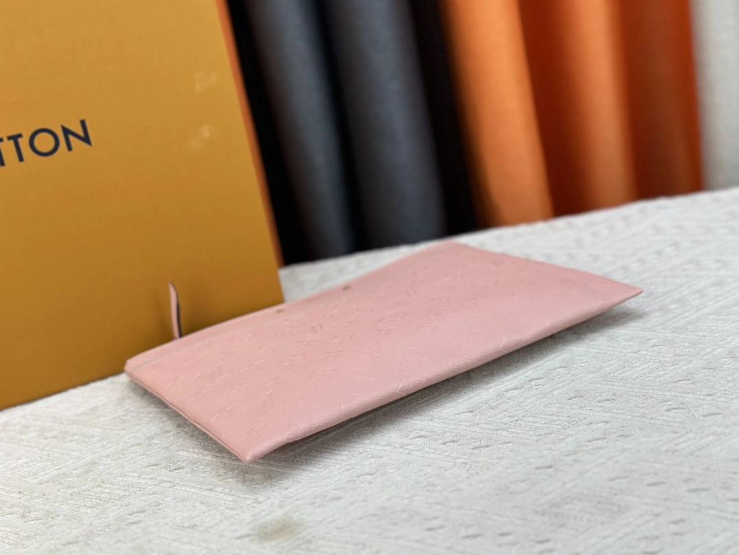 Louis Vuitton LV Wallets For Unisex Refined 5402 - Image 4