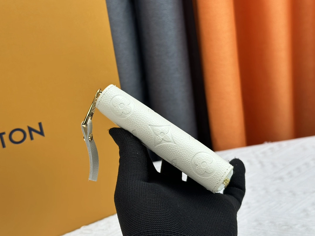 Louis Vuitton LV Wallets Minimalist 4546 - Image 3