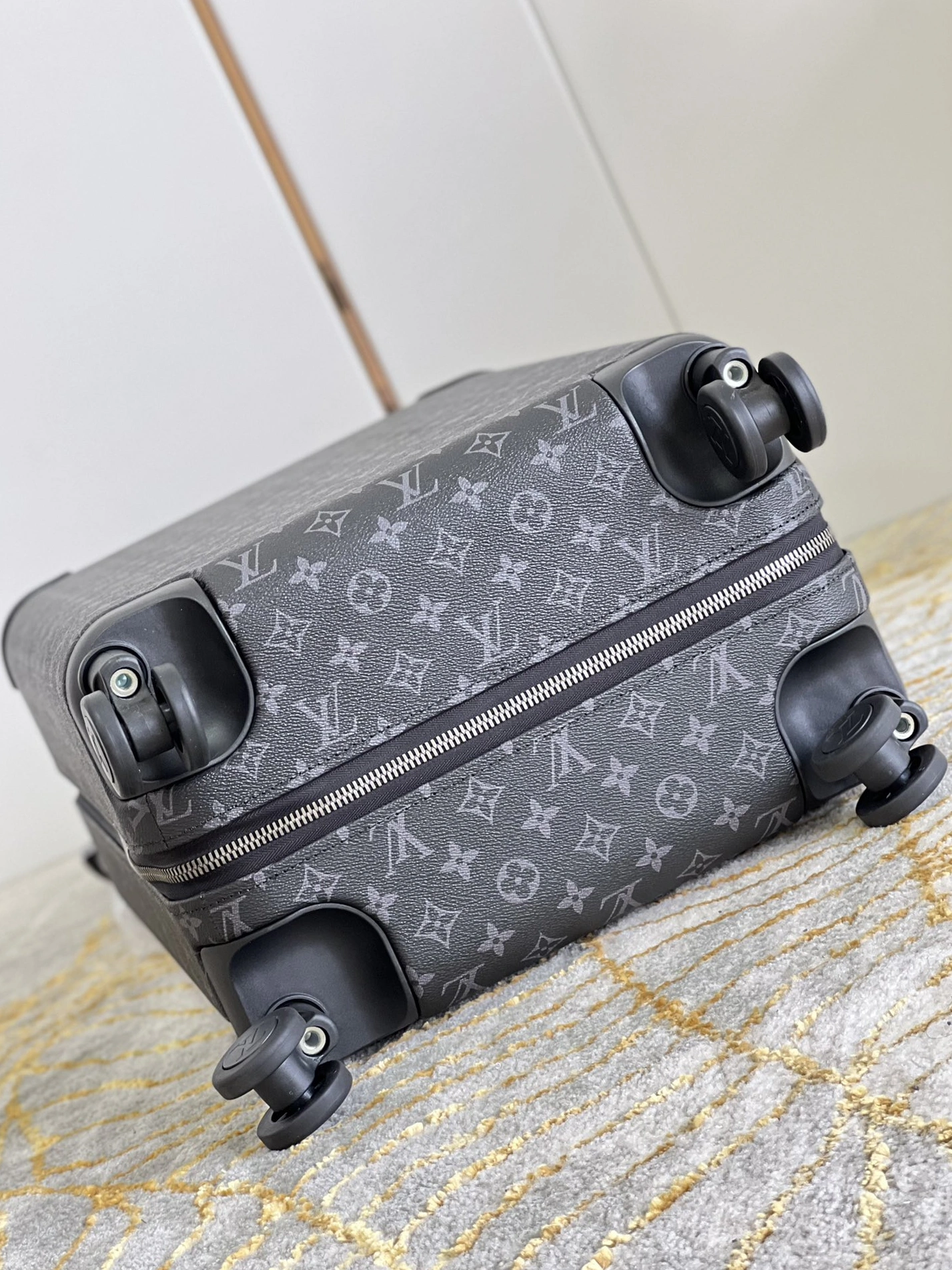 Louis Vuitton Luggage Versatile 5128 - Image 5