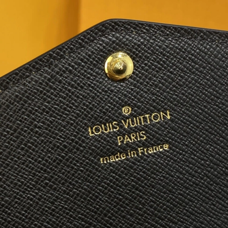 Outside f Louis Vuitton Monogram Sarah Wallet - Image 7
