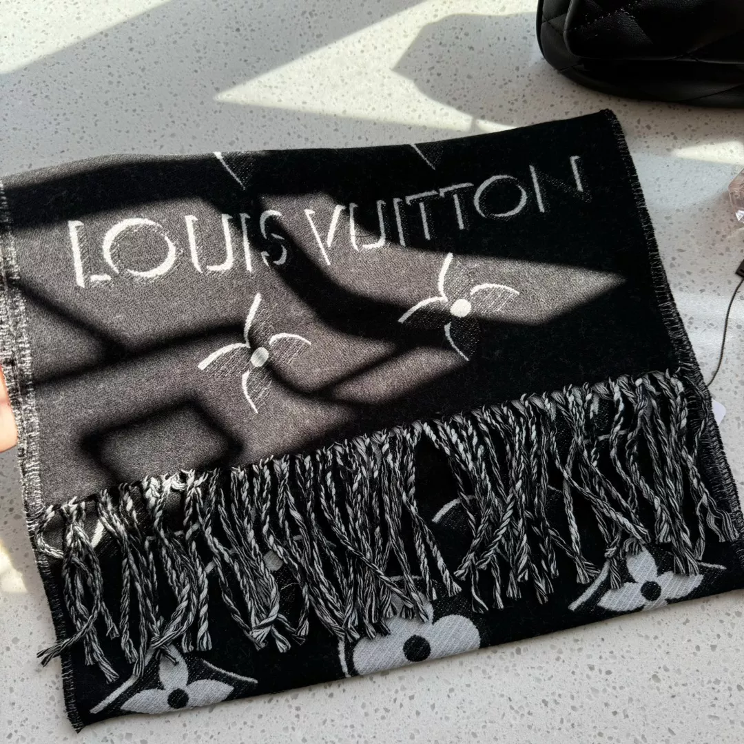 Louis Vuitton Scarf For Unisex Practical 1683 - Image 3