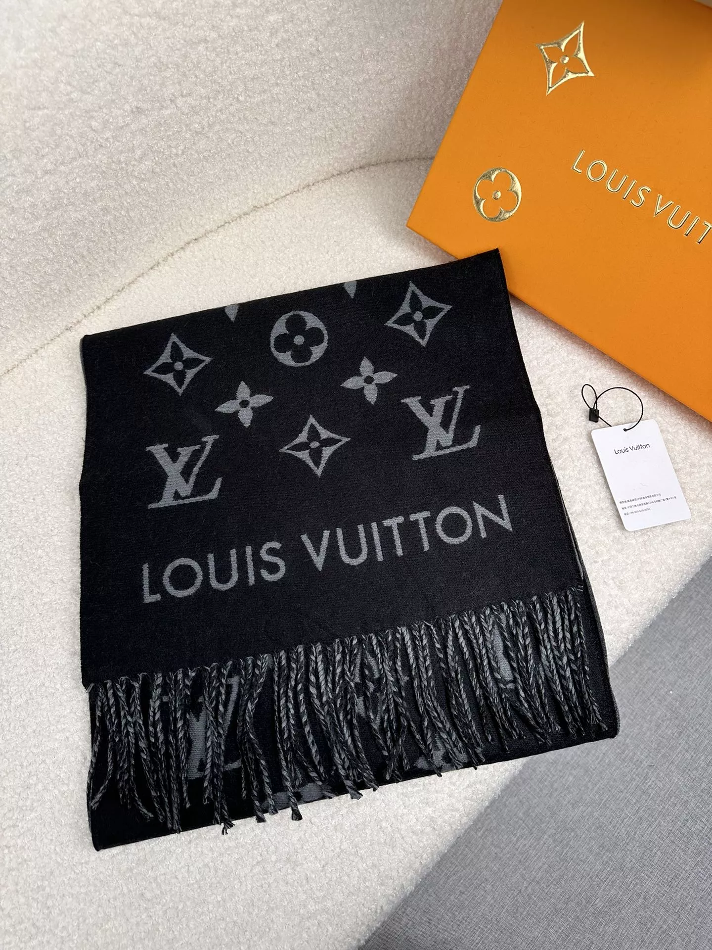 Louis Vuitton Scarf For Unisex Trendsetting 8064 - Image 3
