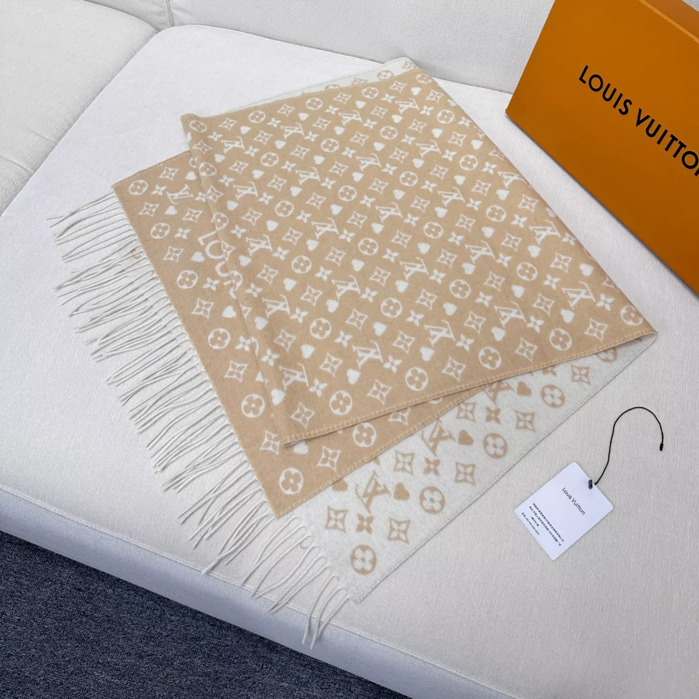 Louis Vuitton Scarf For Unisex Trendy 2391