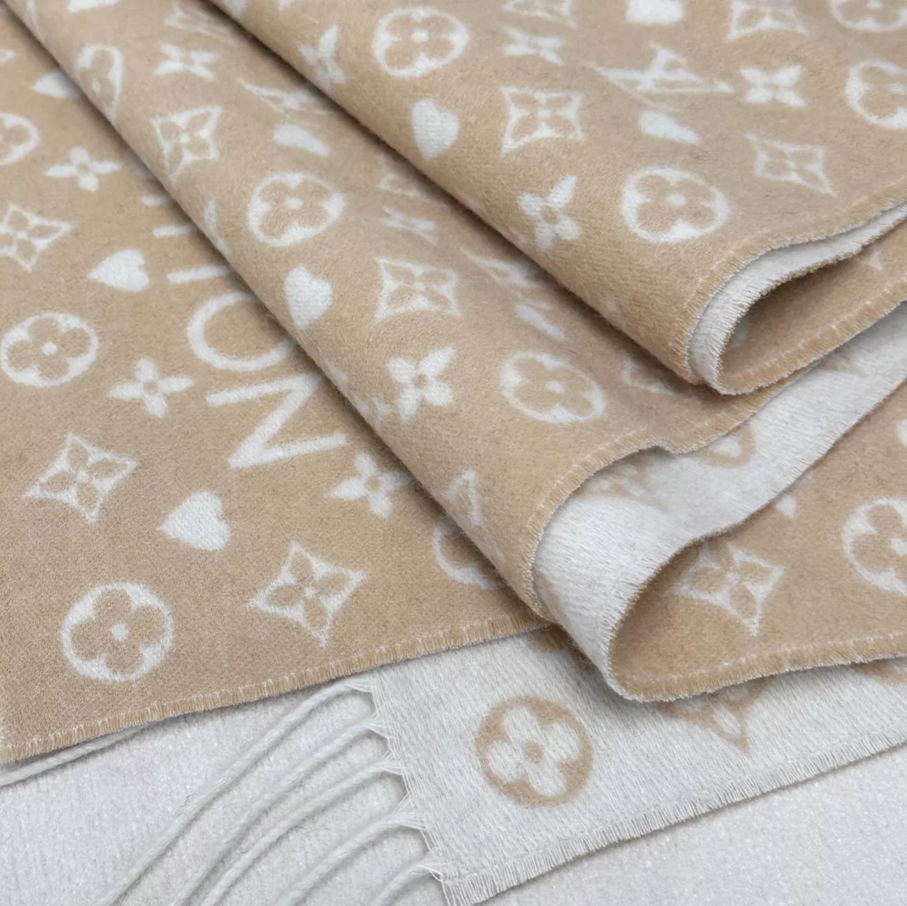 Louis Vuitton Scarf For Unisex Trendy 2391 - Image 4