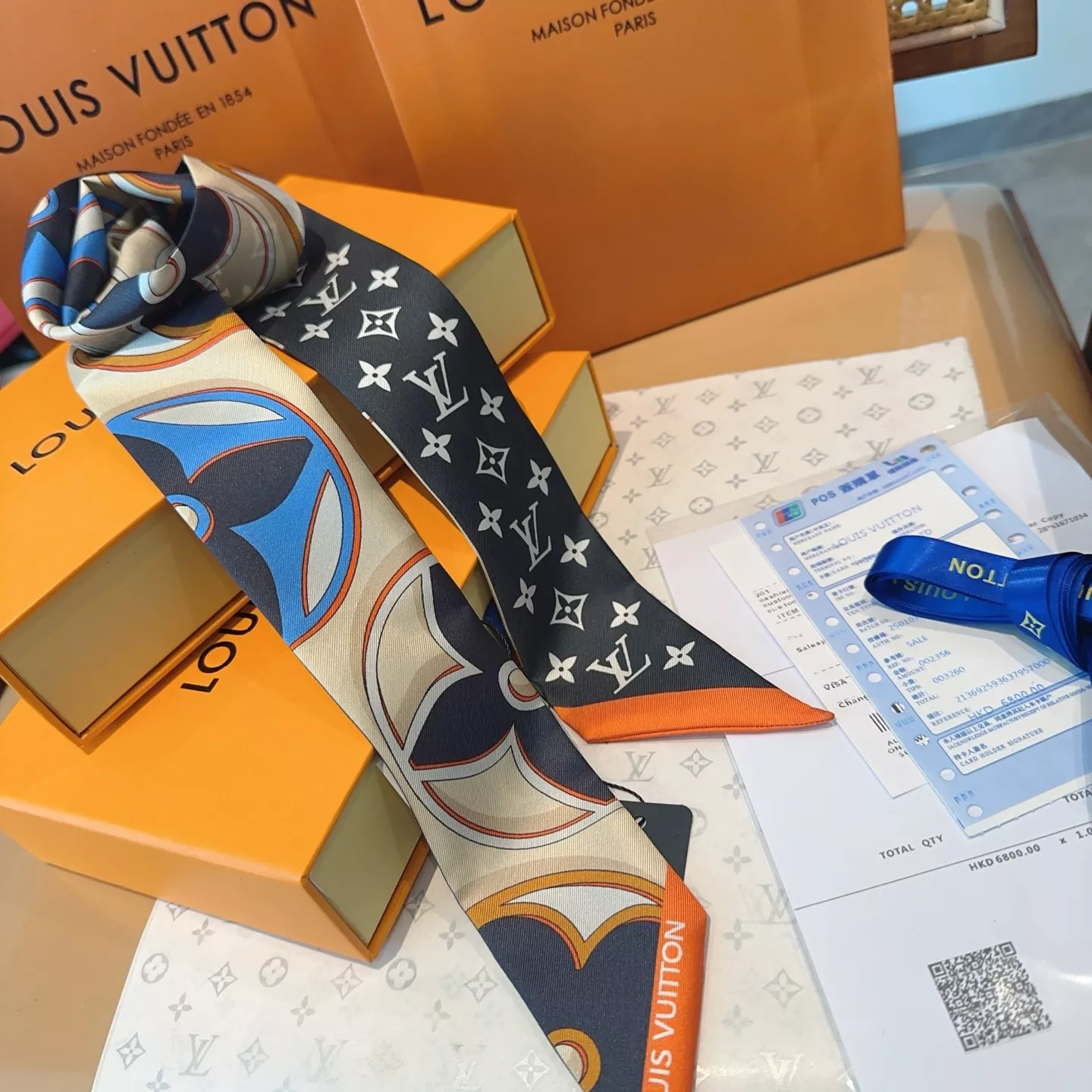 Louis Vuitton Silk Scarf Elegant 2650