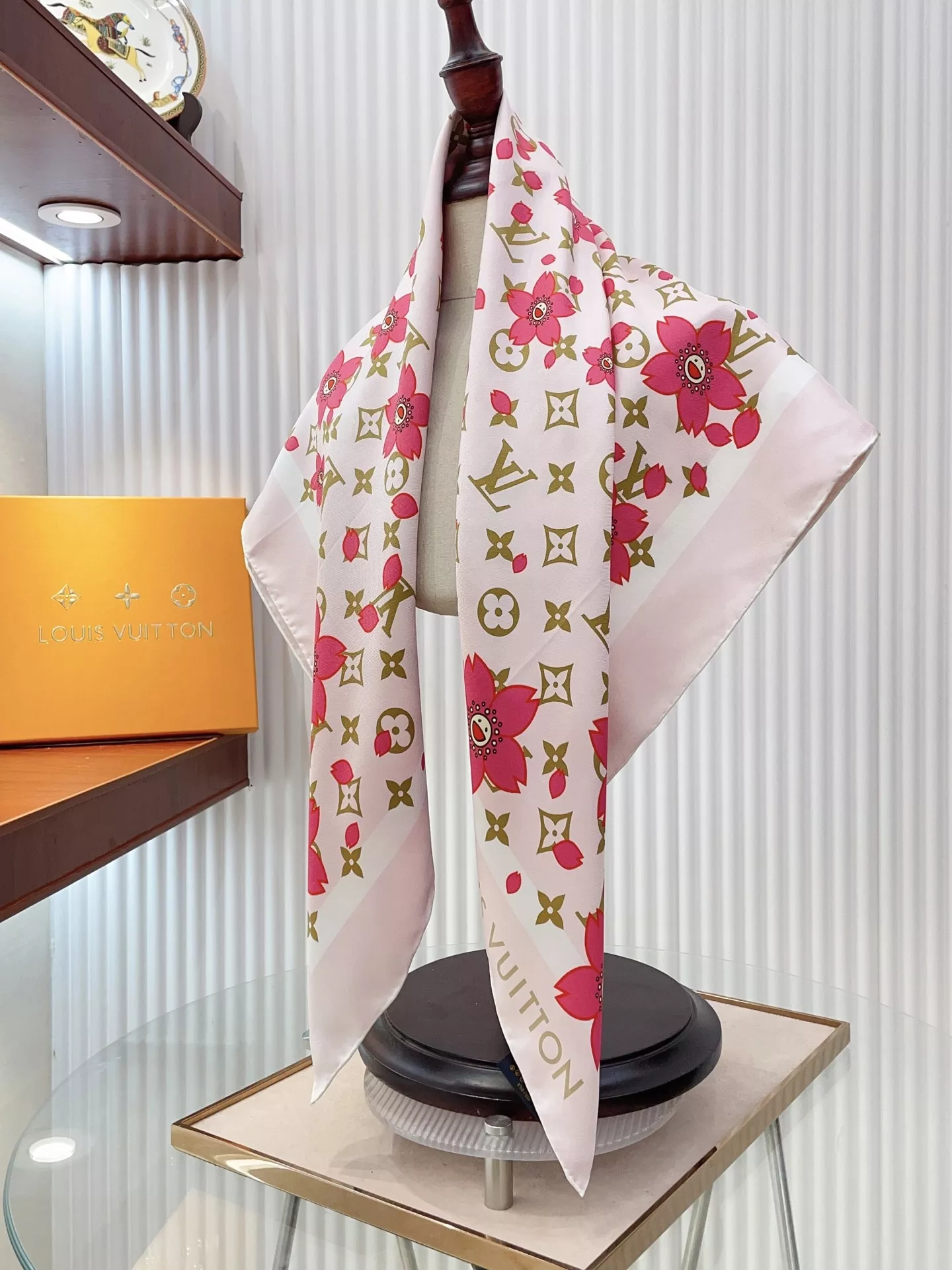 Louis Vuitton Silk Squares Efficient 4165 - Image 6