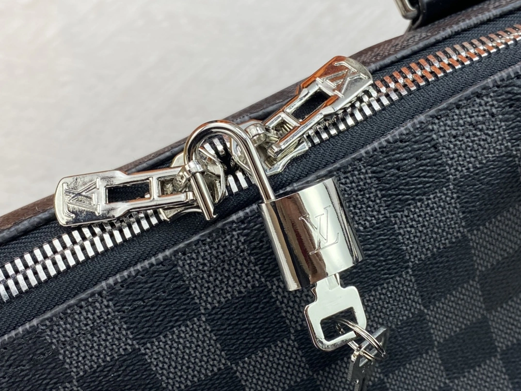 Louis Vuitton Travel Bags Flexible 540 - Image 4