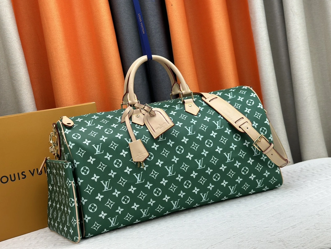 Louis Vuitton Travel Bags Refined 3033