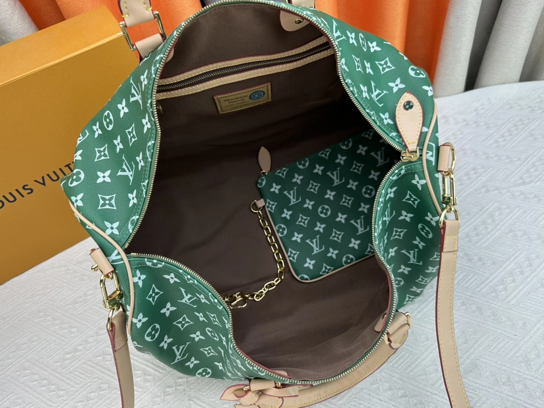 Louis Vuitton Travel Bags Refined 3033 - Image 8