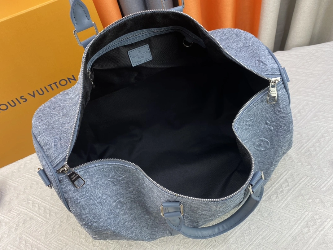 Louis Vuitton Travel Bags Sleek 4644 - Image 8