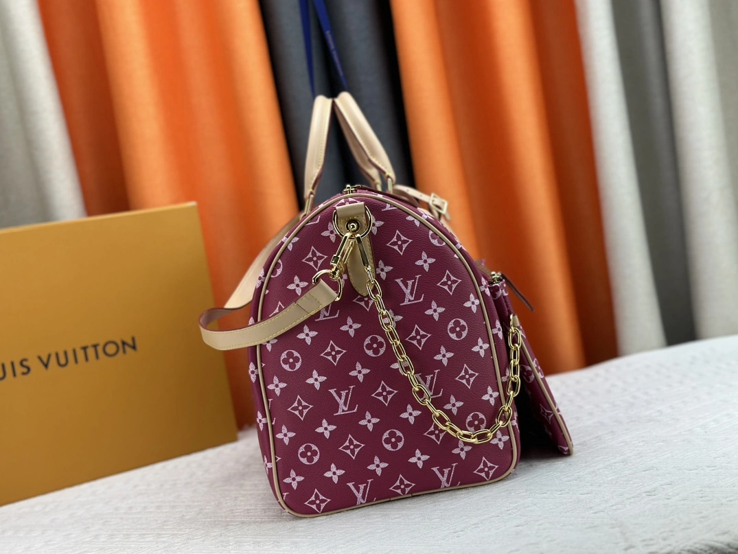 Louis Vuitton Travel Bags Stylish 258 - Image 3