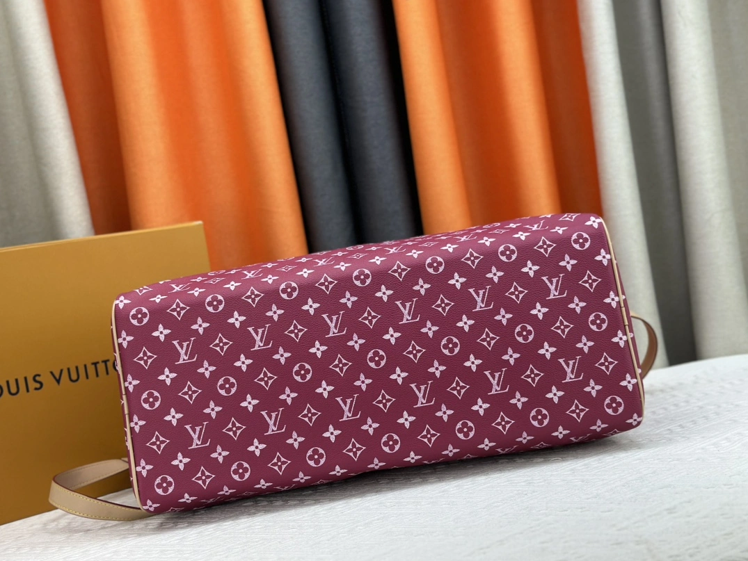 Louis Vuitton Travel Bags Stylish 258 - Image 5