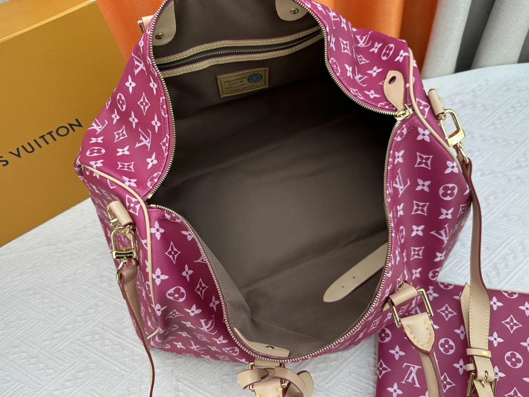 Louis Vuitton Travel Bags Stylish 258 - Image 8