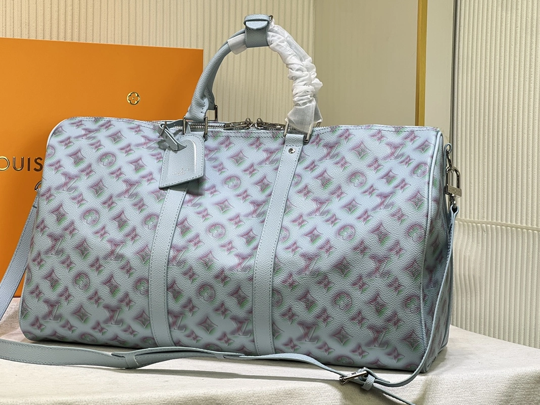 Louis Vuitton Travel Bags Stylish 7542 - Image 3