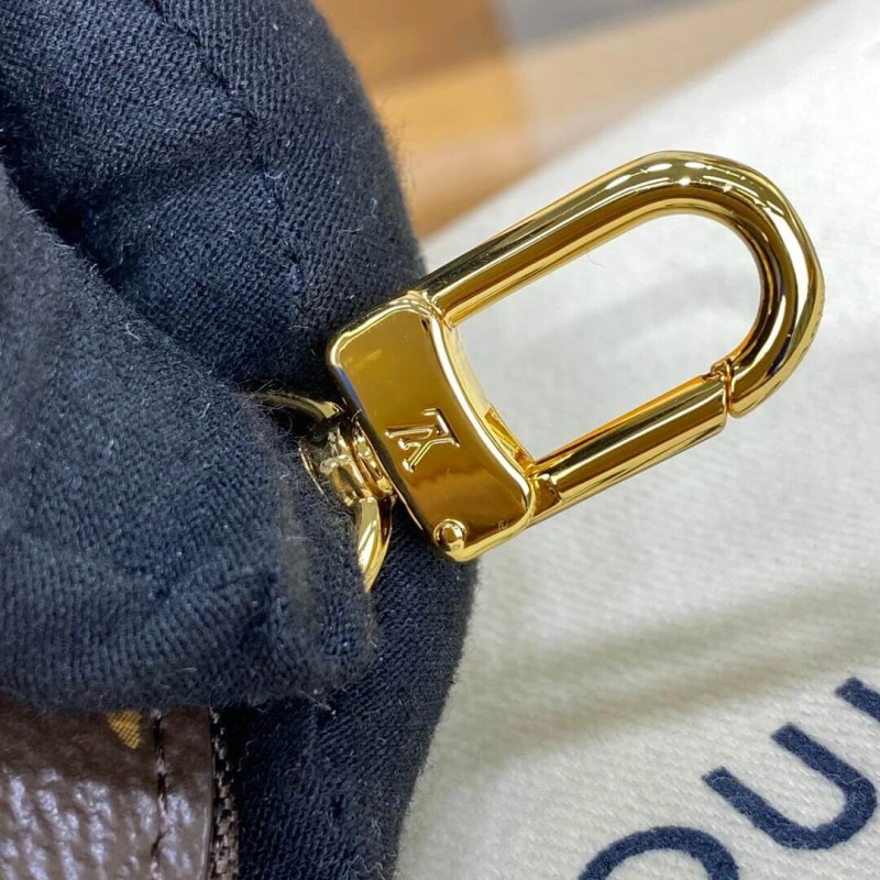 This colle Louis Vuitton Vivienne Holidays Monogram Round Coin Purse Blue - Image 7