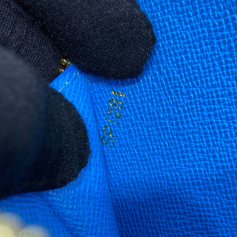 This colle Louis Vuitton Vivienne Holidays Monogram Round Coin Purse Blue - Image 9