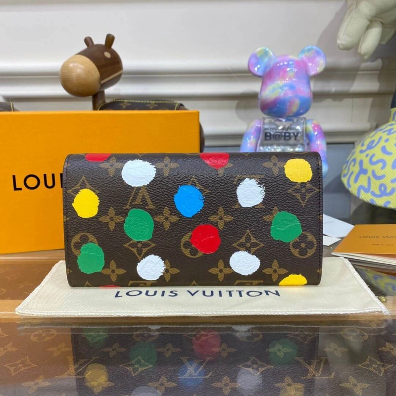 Zipped co Louis Vuitton x Yayoi Kusama Sarah Wallet - Image 3