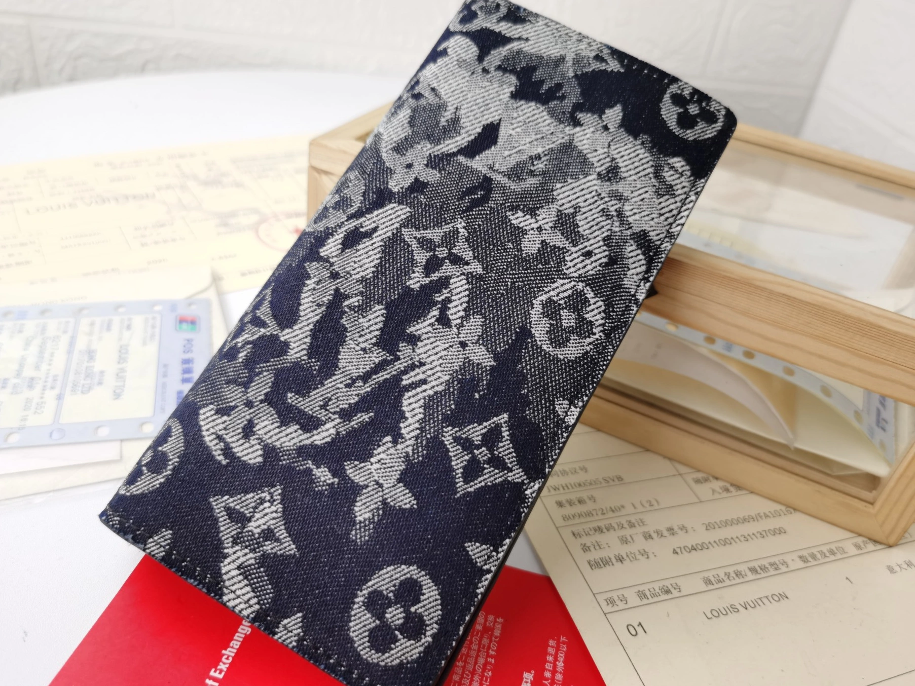 Minimalist 3298 Louis Vuitton LV Card Case For Unisex - Image 5