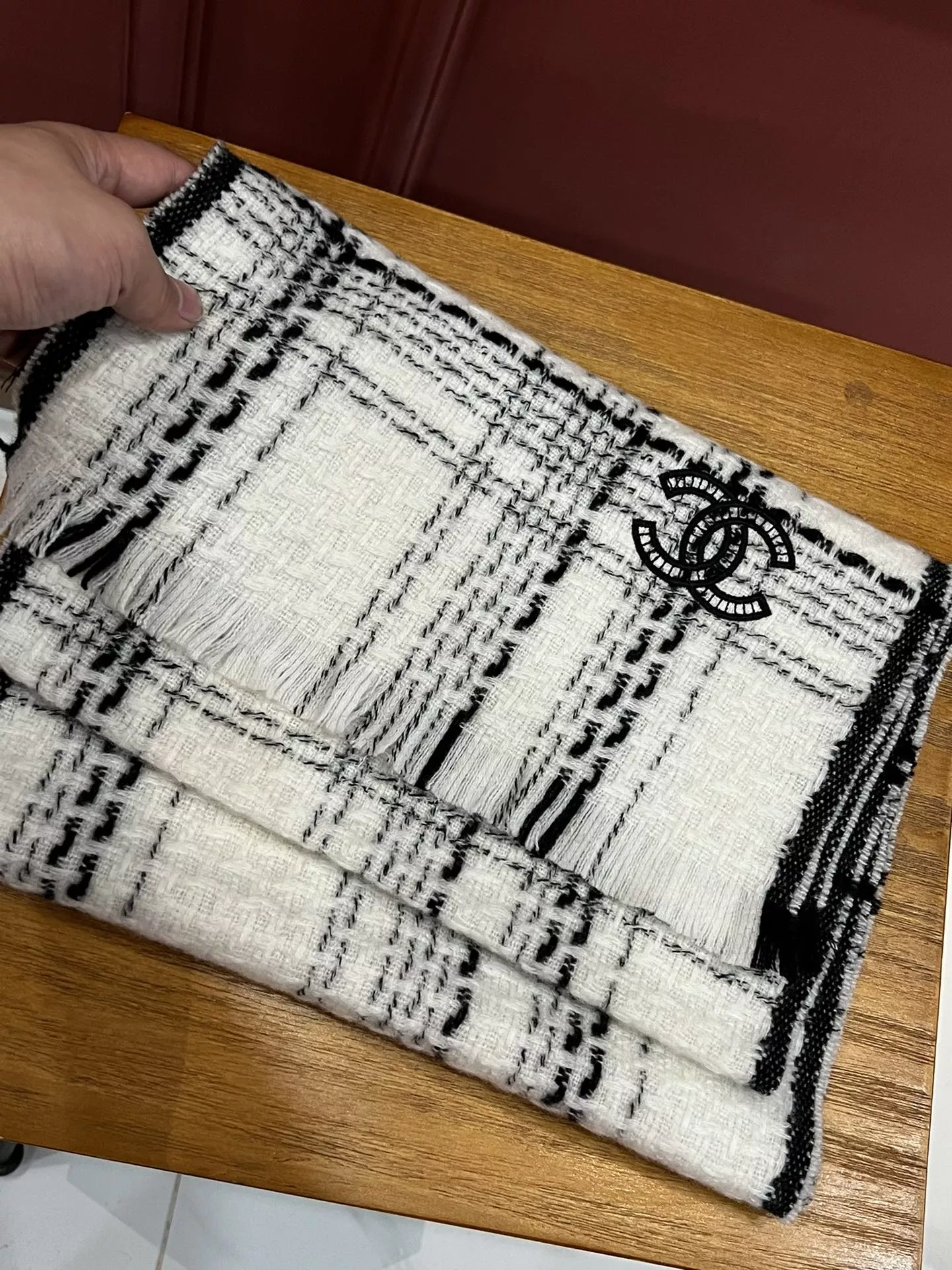 Minimalist 3629 Chanel Scarves For Women - Image 3