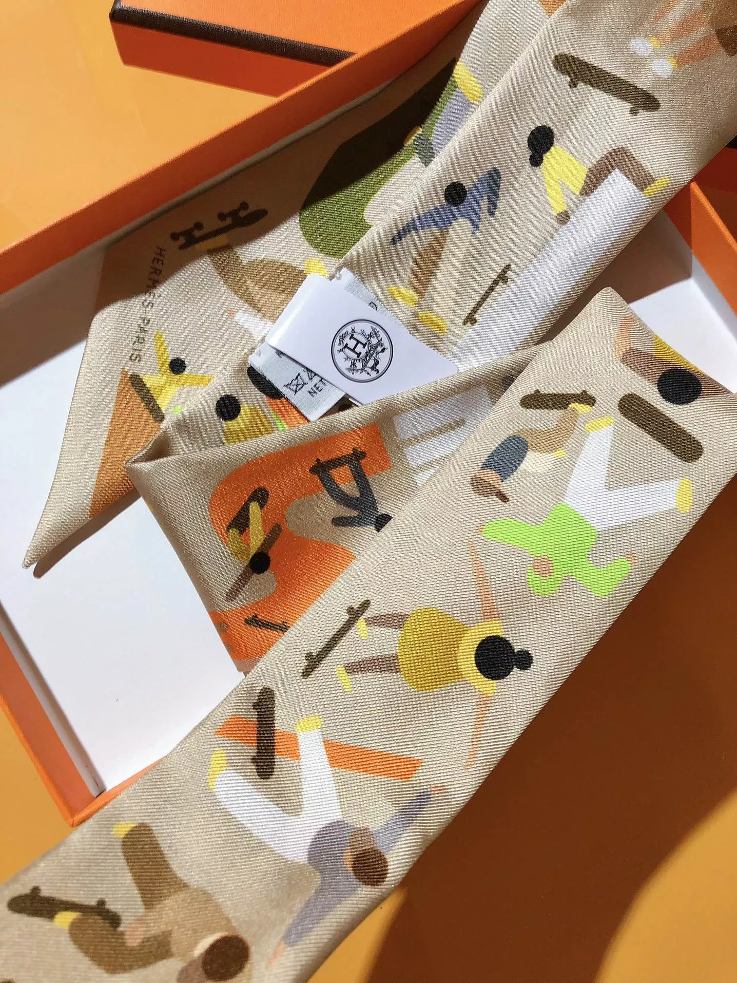 Modern 4706 Hermes Silk Scarf - Image 5